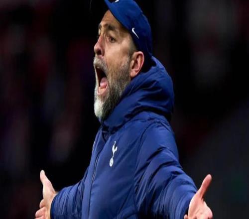 阿利森赛场,跪地致意,温情拥抱轮,赢彩网,彩票平台,在线投注,高频彩票,快速开奖