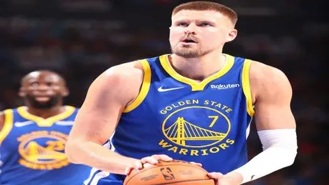 杨钊煊徐一璠组合逆境突破，勇闯澳网女双第二轮，央视体育同步直播